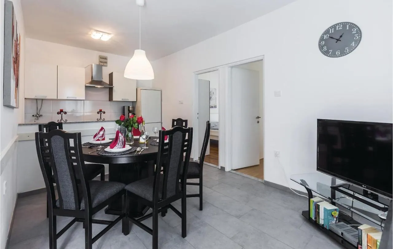 Lovely Apartment In Porec With Kitchen