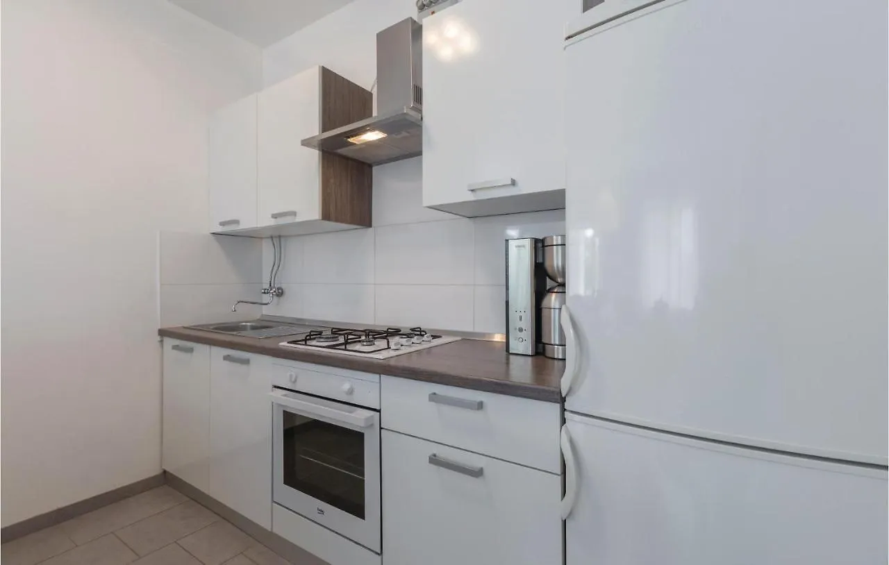 Lovely Apartment In Porec With Kitchen 0*,