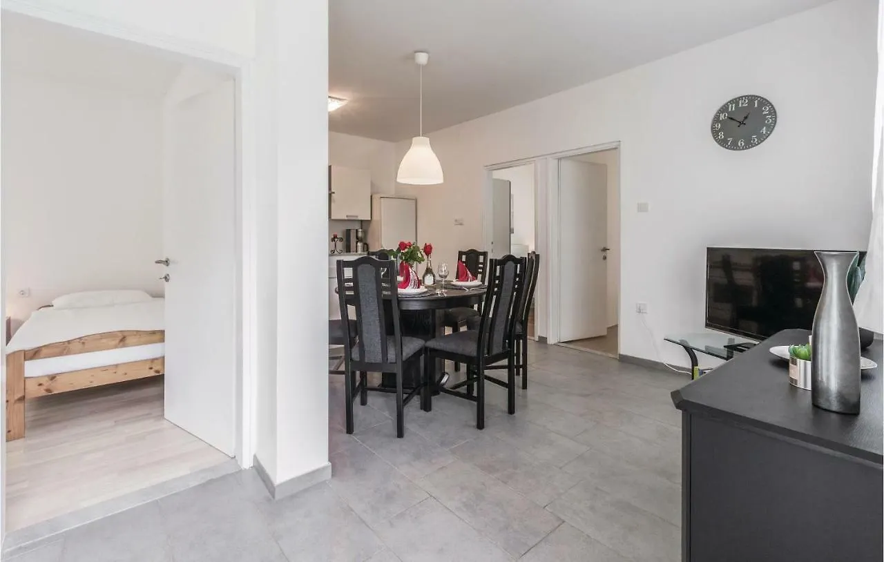 Lovely Apartment In Porec With Kitchen